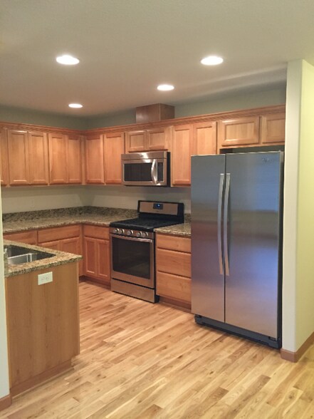 Building Photo - 1070 Klaskanine Ave