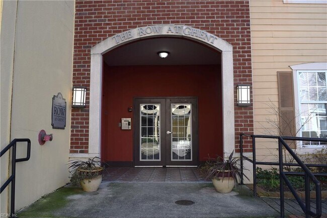 Building Photo - 1400 Granby St