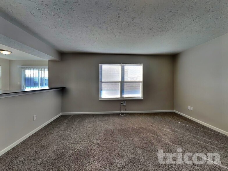 Building Photo - 561 Grassy Bend Dr