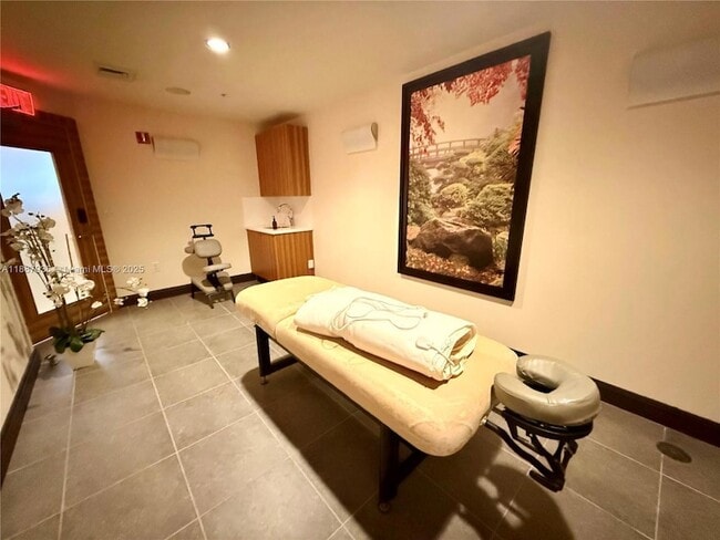 Building Photo - 253 NE 2nd St