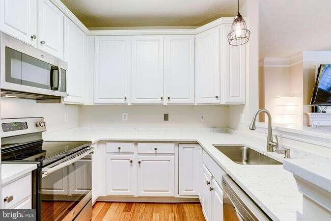 Building Photo - 12190 Abington Hall Pl