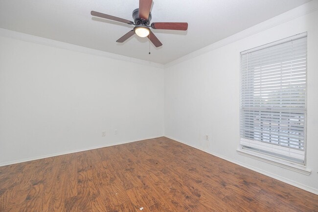 Building Photo - 18333 Roehampton Dr