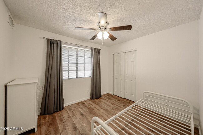 Building Photo - 5440 W Beryl Ave