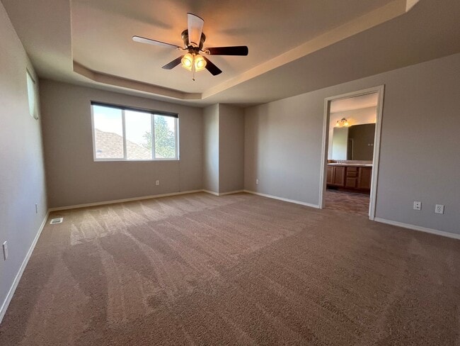 Building Photo - Lovely South Hill Home!