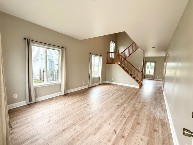 Building Photo - 388 Richmond Dr