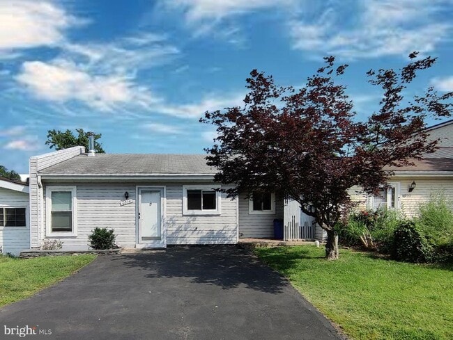Primary Photo - 6034 Regents Park Rd
