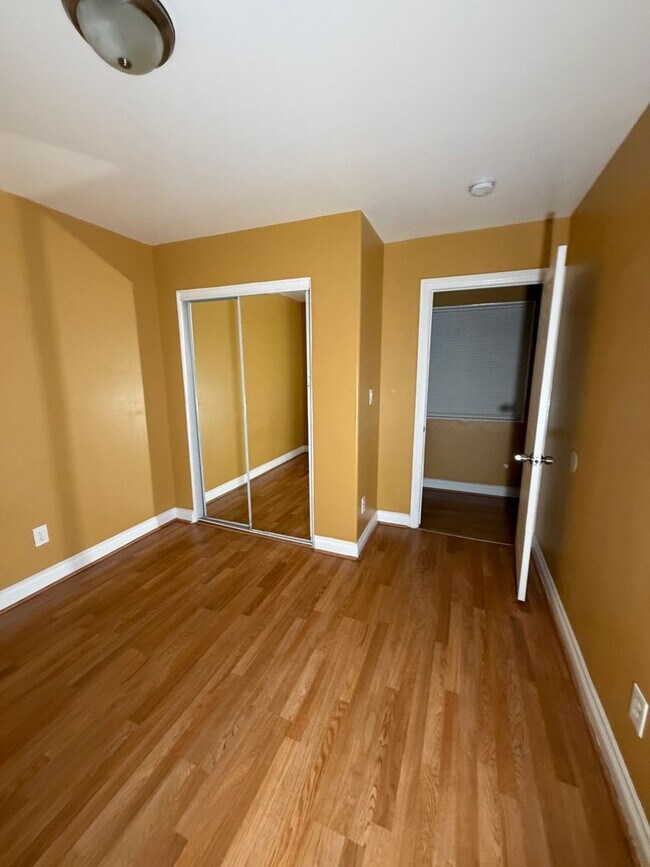 Building Photo - 40(718)