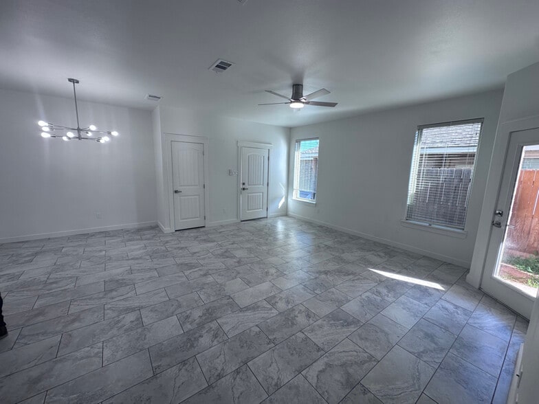 Building Photo - 11902 Evanston Ave