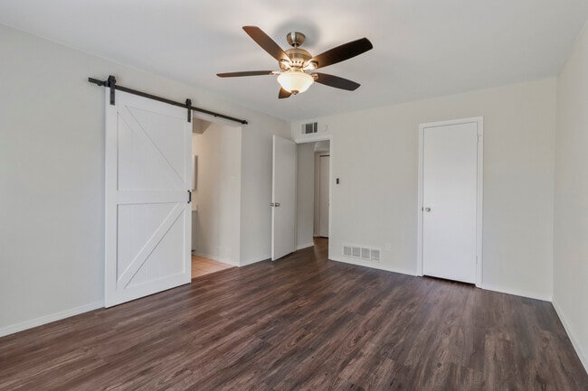 Building Photo - 2601 Knoll Trail