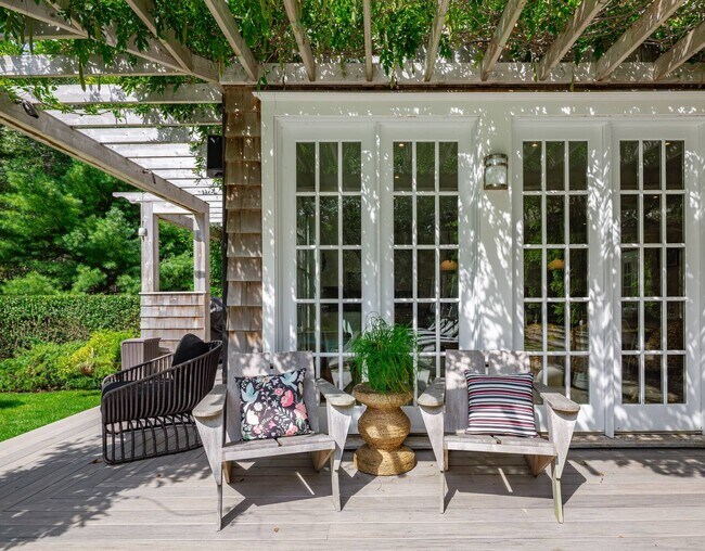 Building Photo - 41 Deep Woods Ln