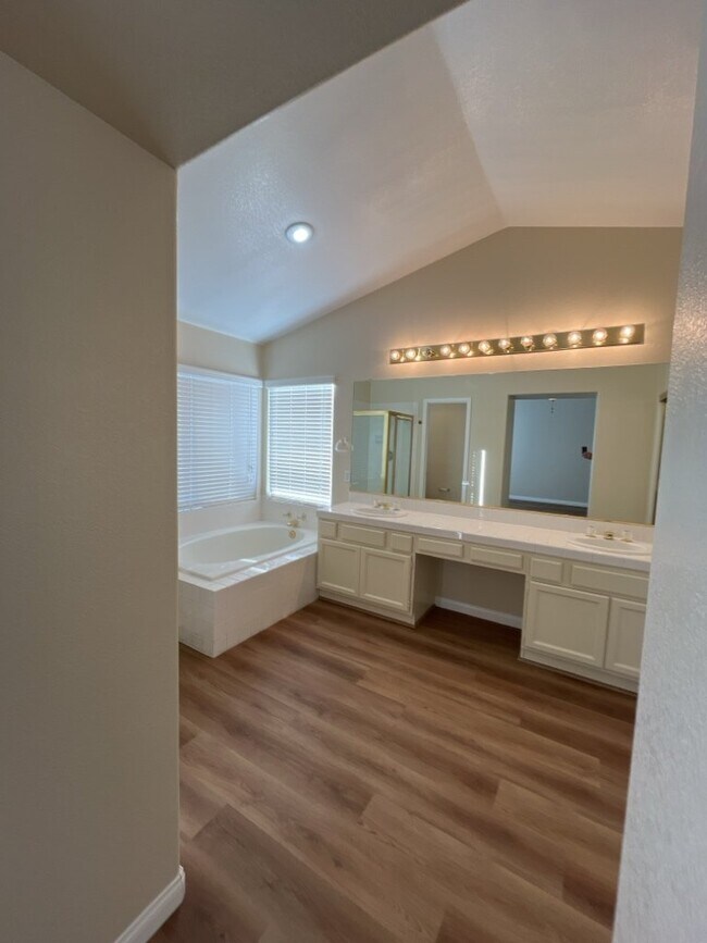 Building Photo - Encounter the ultimate luxury living experience with this 4-bedroom, 2197 sq ft house