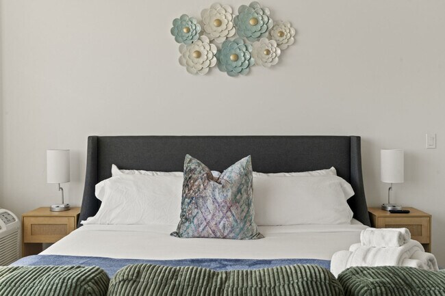 Building Photo - 501 N Perth St