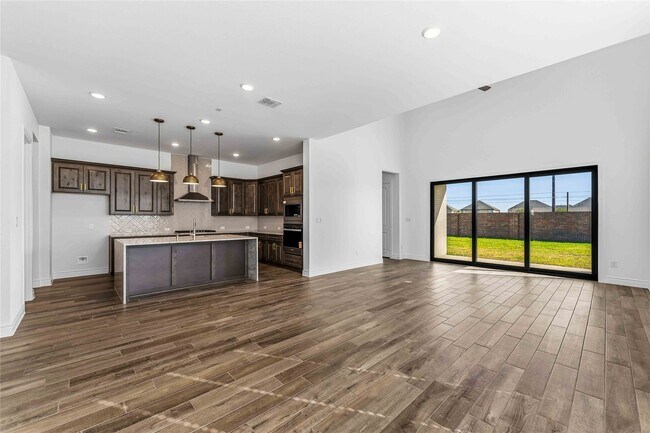 Building Photo - 3710 Highcliffe Dr