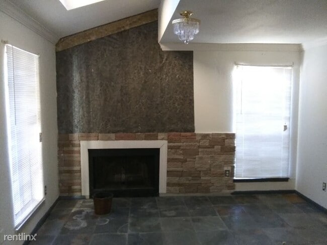 Building Photo - 8901 S Braeswood Blvd