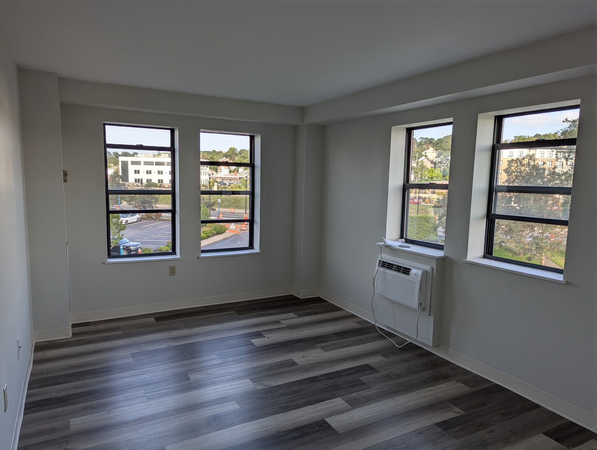 Building Photo - 750 Davol St