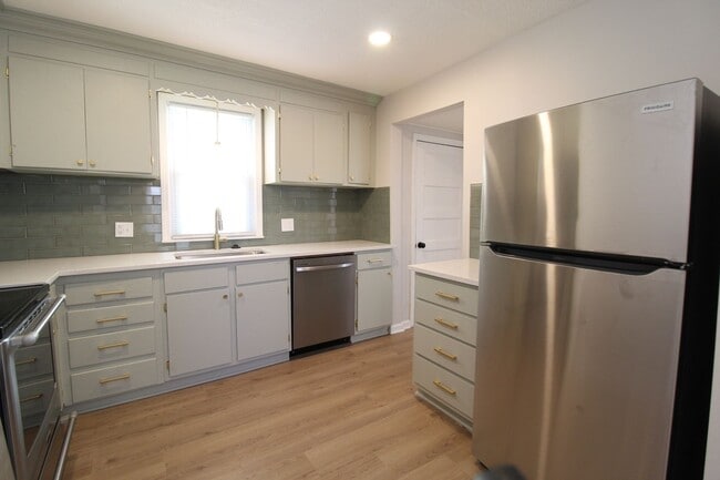 Building Photo - 2 Bedroom 1.5 Bath Home In Strawberry Hill