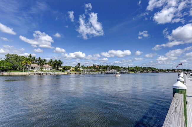 Building Photo - 834 Bay Colony Dr S