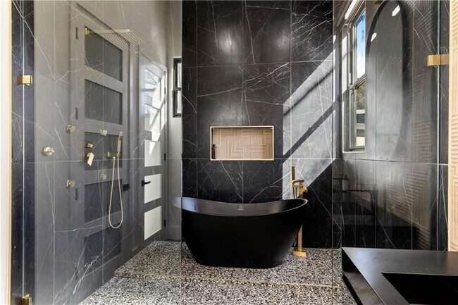 Building Photo - 3600 Lower Roswell Rd