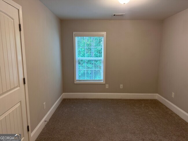 Building Photo - 273 The Blvd