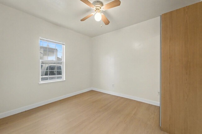 Building Photo - 0251