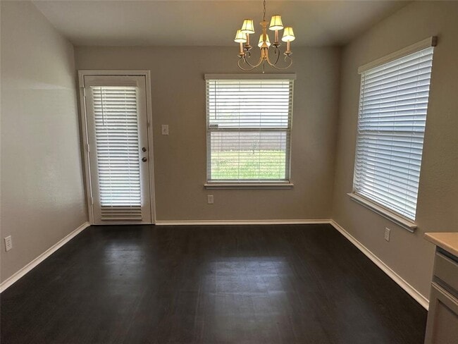 Building Photo - 1600 McDowell Bend