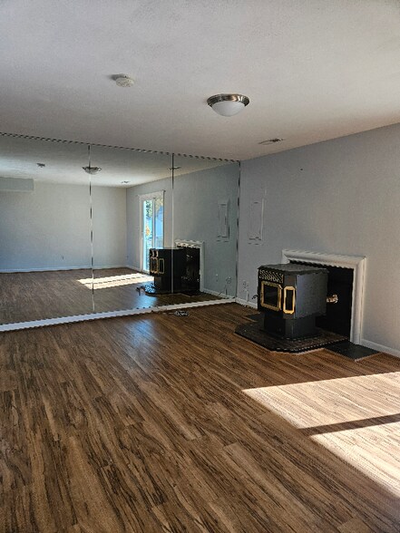 Building Photo - 3040 Winterberry Dr