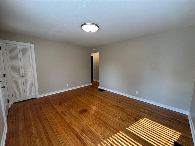 Building Photo - 139 Bonesteel St