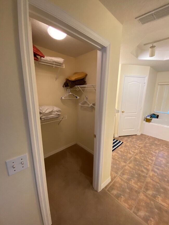 Building Photo - 562 Dolcetto Dr