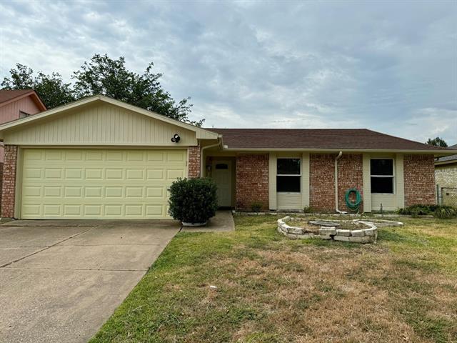 Building Photo - 2312 Versailles Dr