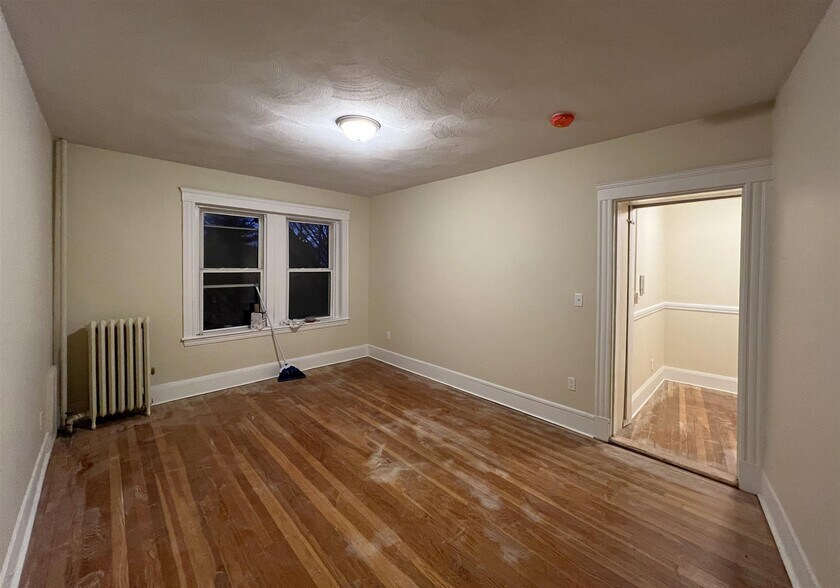 Building Photo - 14 Linnaean St
