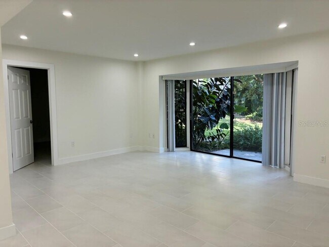 Building Photo - 5999 Village Cir N