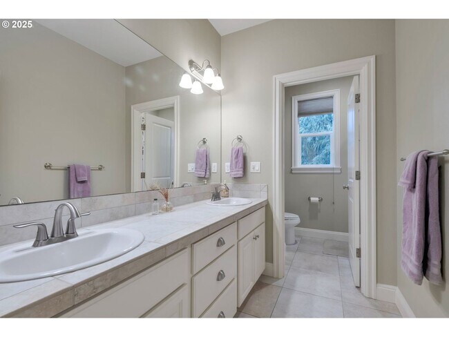 Building Photo - Gorgeous Executive Style Home in Southwest...