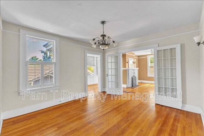 Building Photo - 214 E 48th St