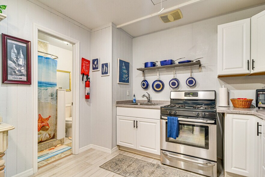 Building Photo - 1409 Maple St