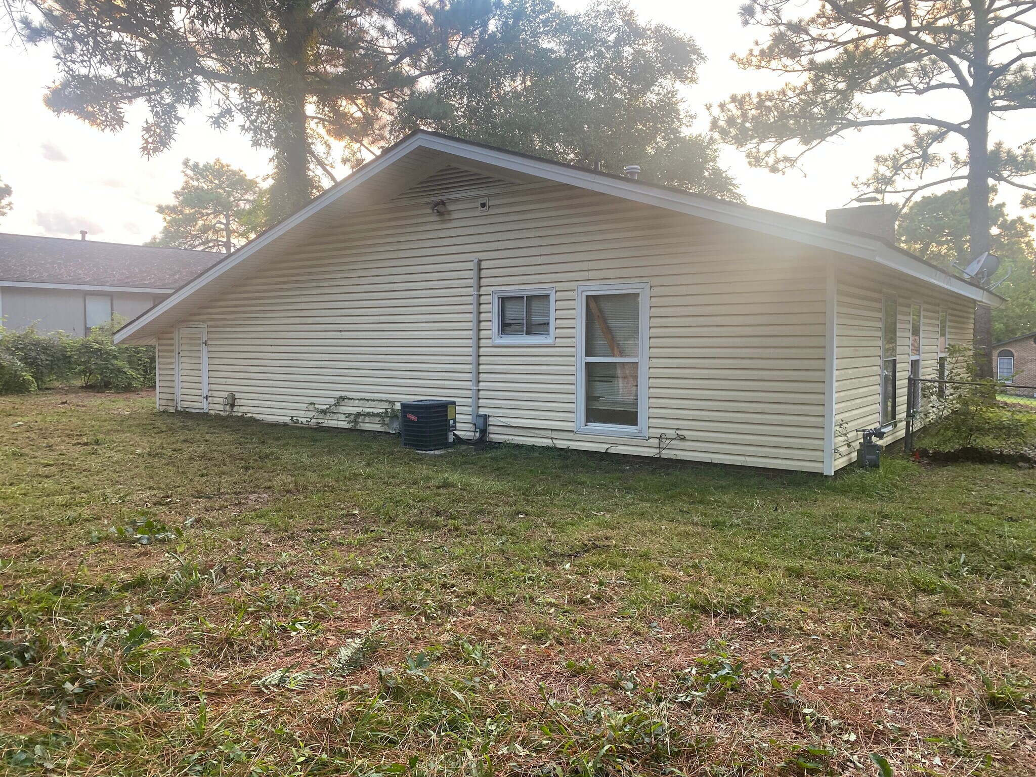 Building Photo - 615 Emerald Dr