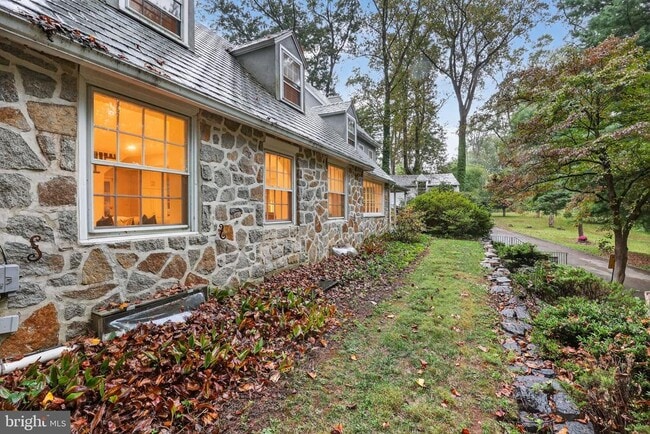 Building Photo - 829 Bryn Mawr Ave