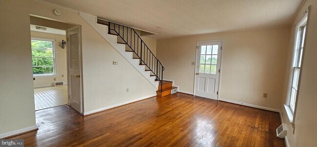 Building Photo - 230 E Whitlock Ave