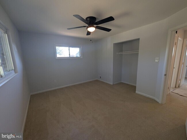 Building Photo - 6327 Willowood Ln