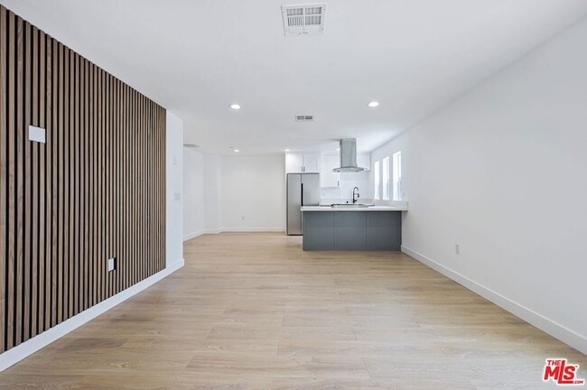 Building Photo - 7306 Independence Ave