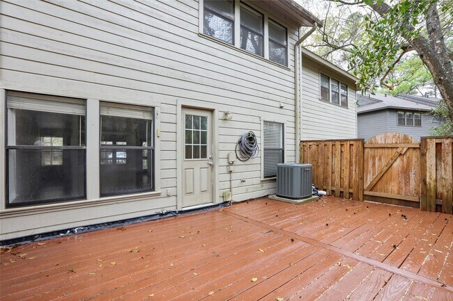 Building Photo - 28 Sawmill Grove Ln