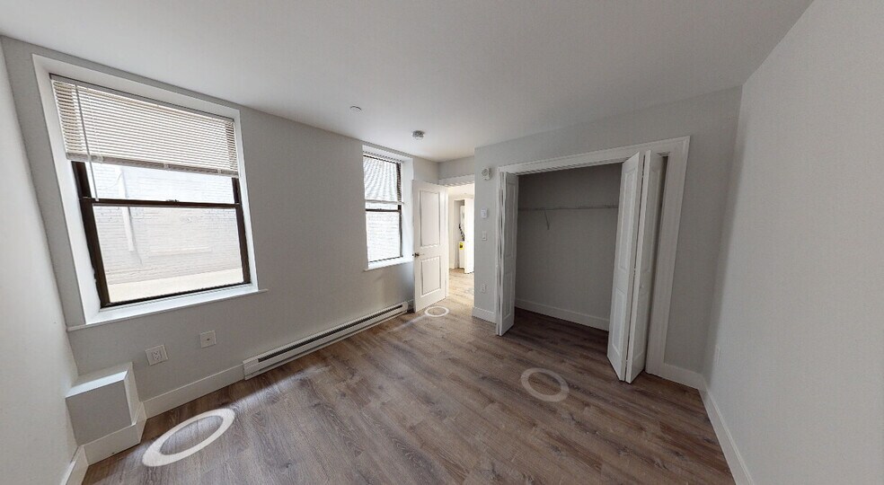 Building Photo - 61 Park Dr