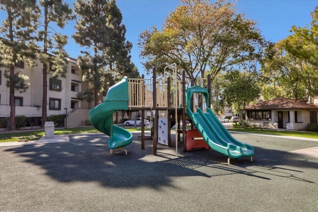 Building Photo - 880 E Fremont Ave