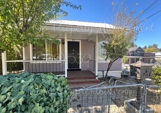 Building Photo - Newly Remodeled 3-Bedroom Home with Modern...
