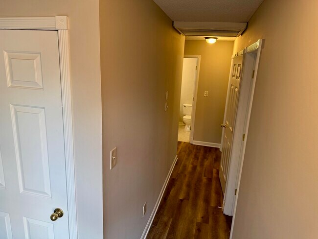 Building Photo - 122 York Haven Dr