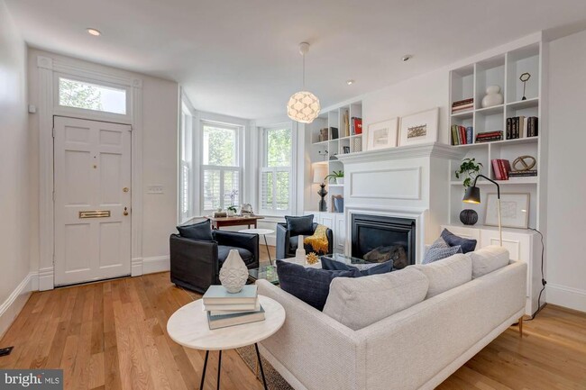 Building Photo - 1409 33rd St NW