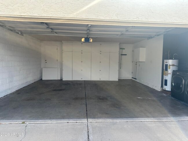 Building Photo - 3029 W Sierra St