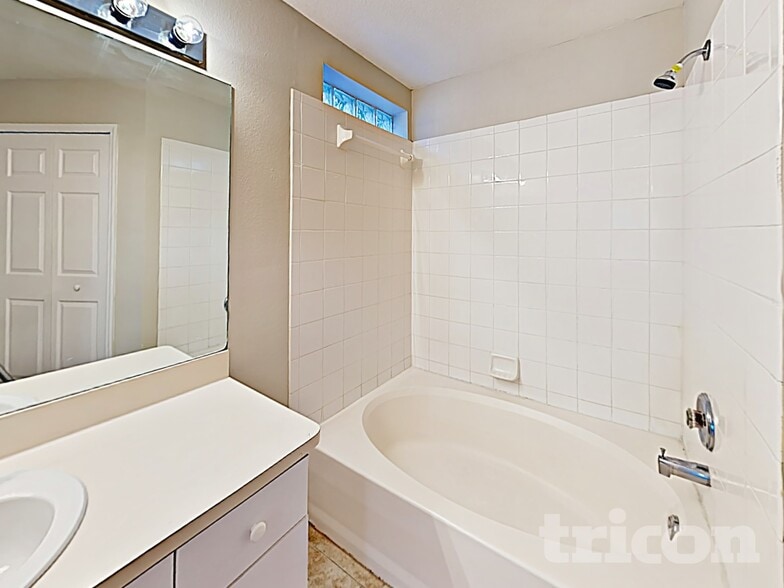 Building Photo - 914 Cape Cod Cir