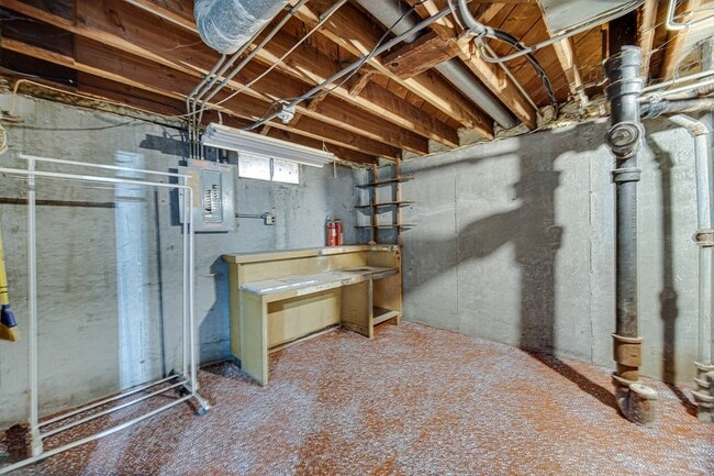 Building Photo - 2611 Ellen Ave