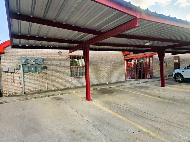 Building Photo - 17 West Dr