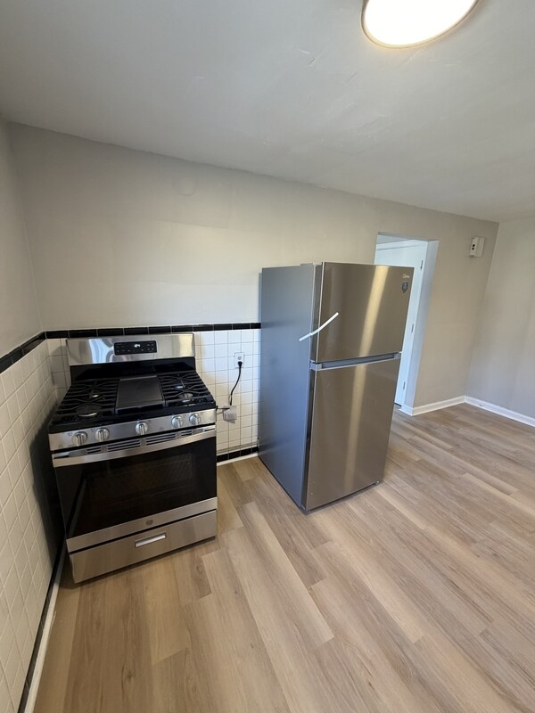 Building Photo - 7139 Eastlawn Dr